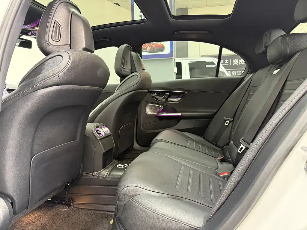 Mercedes-Benz C-Class — миниатюра 6
