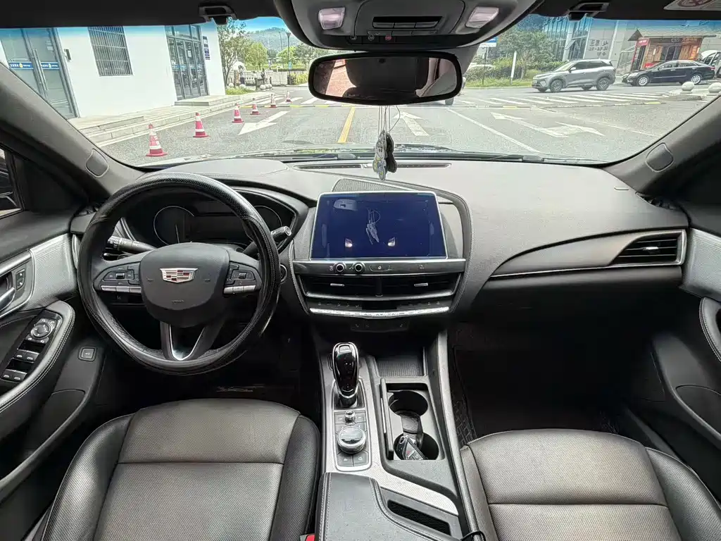 Cadillac CT5 — миниатюра 5