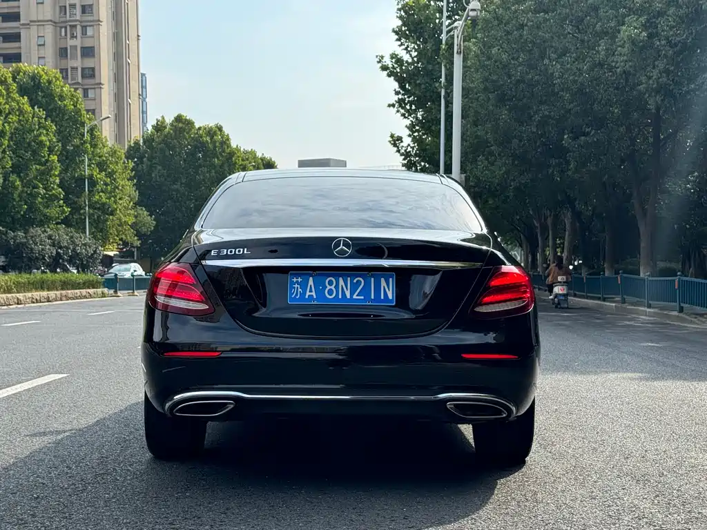 Mercedes-Benz E-Class — миниатюра 4