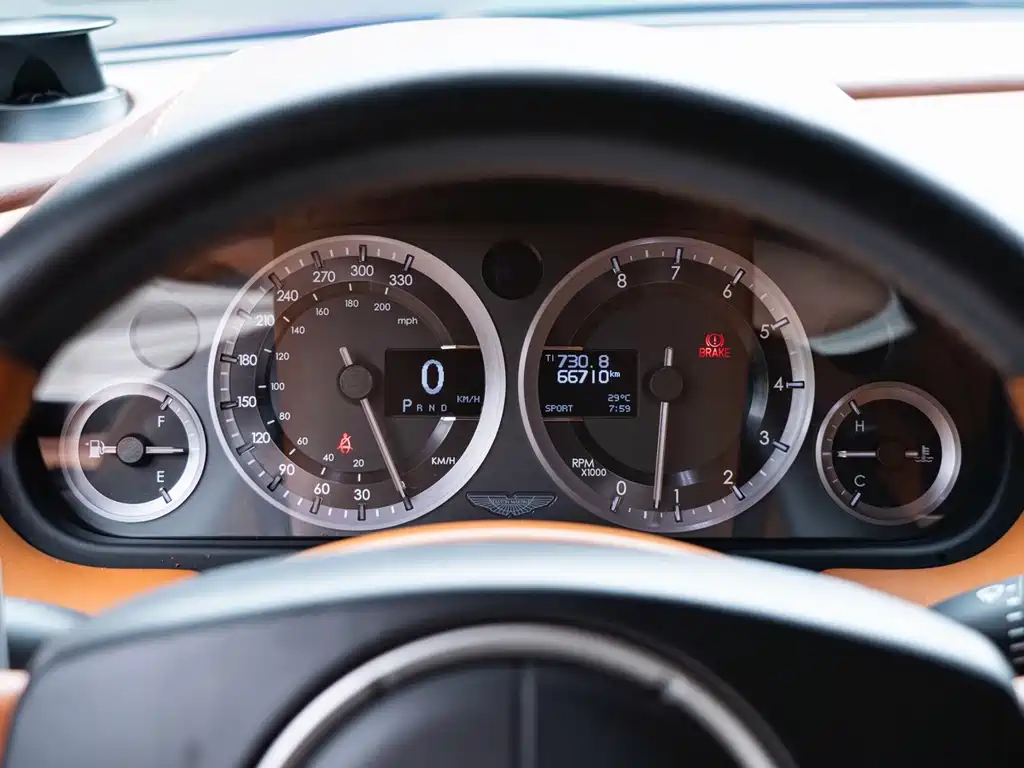 Aston Martin Rapide — миниатюра 15