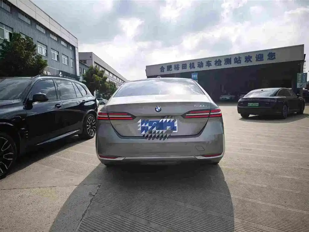 BMW 5 Series — миниатюра 3