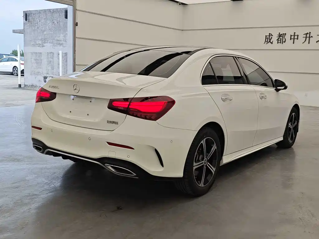 Mercedes-Benz A-Class A 2023 A 200 L Fashion