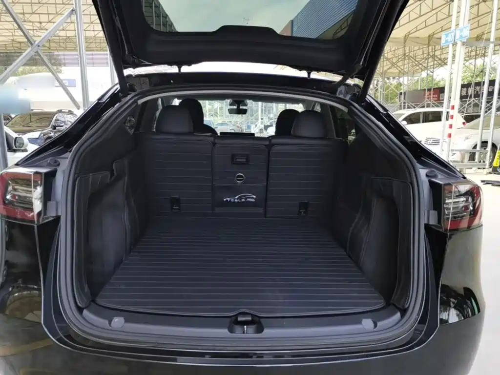 Tesla Model Y — миниатюра 19