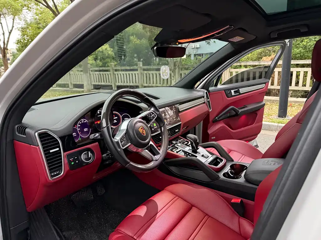 Porsche Cayenne — миниатюра 8