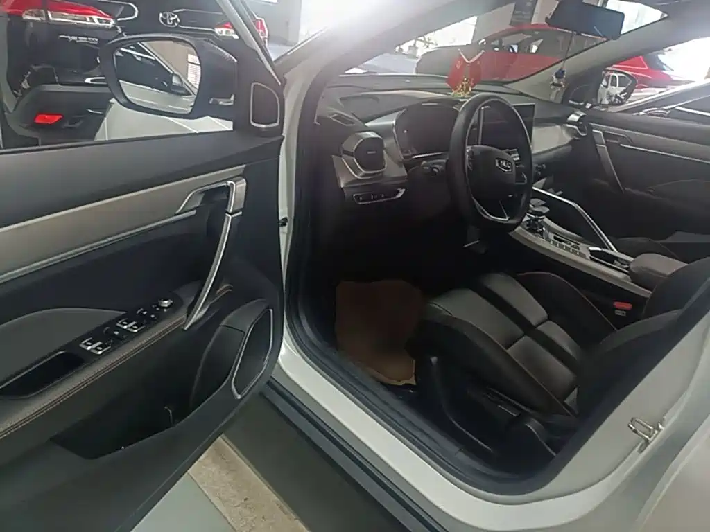 Geely Binyue — миниатюра 16