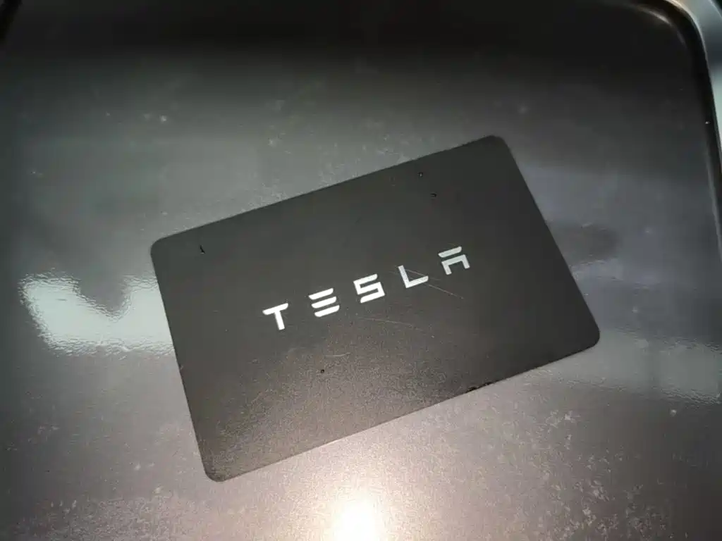 Tesla Model Y — миниатюра 9