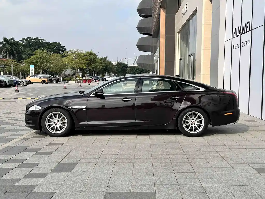 Jaguar XJ — миниатюра 9