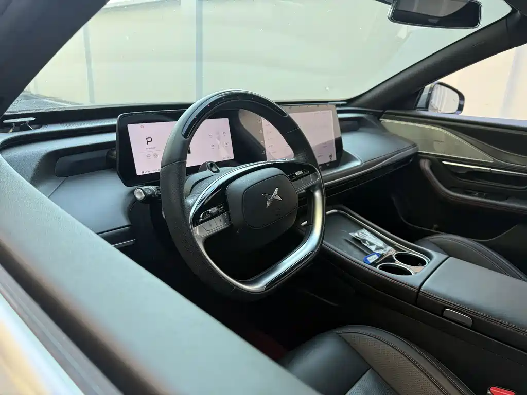 XPeng P7 — миниатюра 10