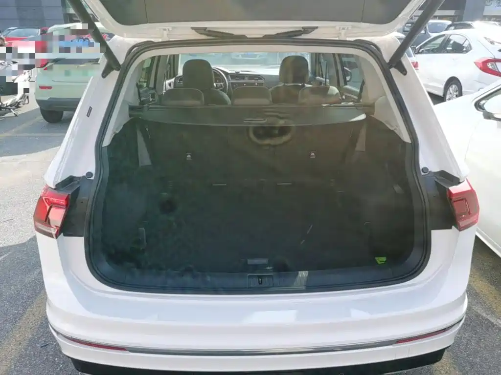 Volkswagen Tiguan L — миниатюра 19