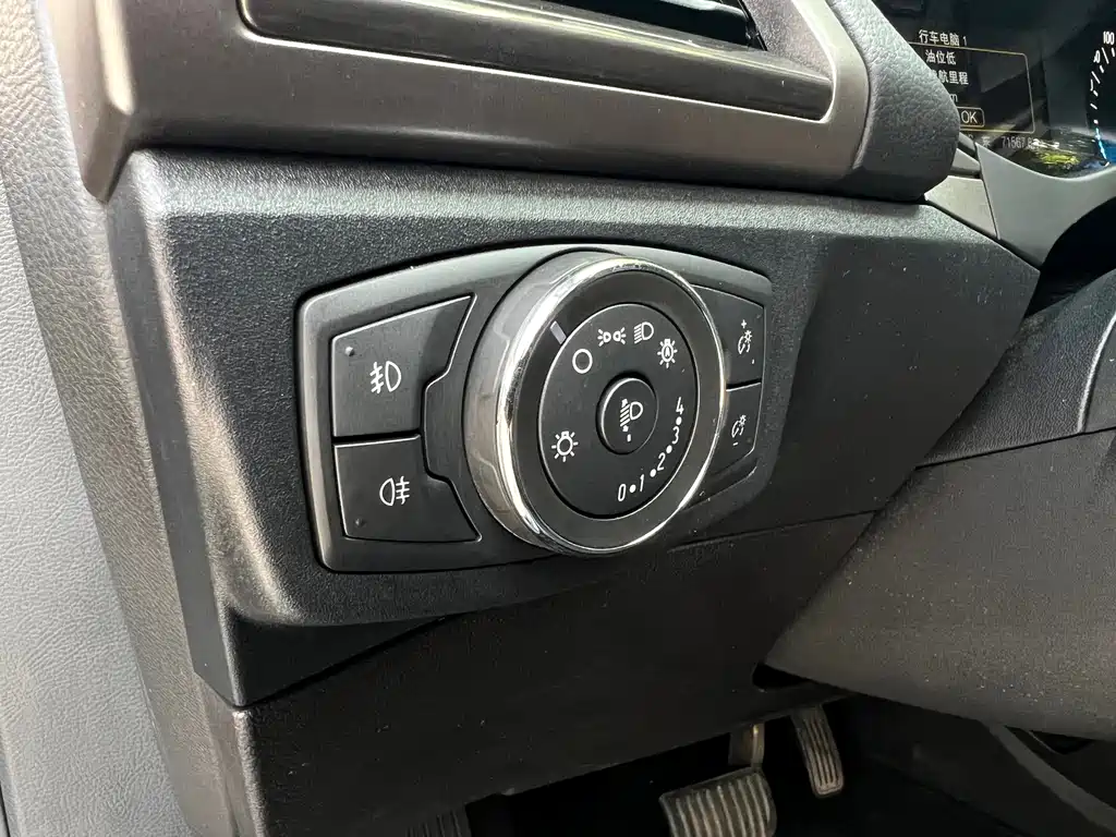 Ford Mondeo — миниатюра 8