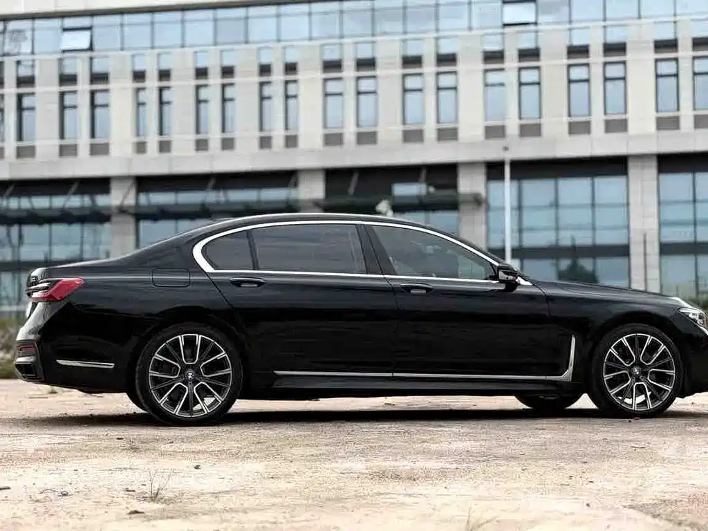 BMW 7 Series — миниатюра 4