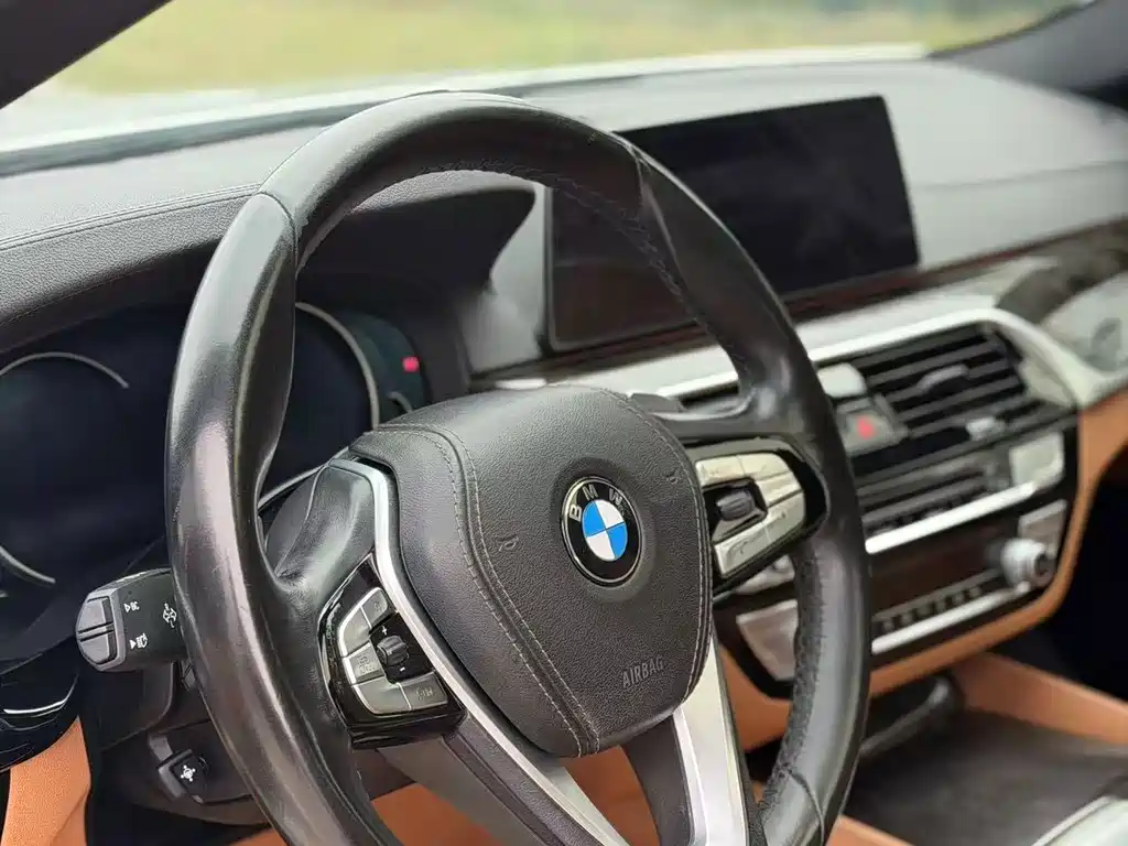 BMW 5 Series — миниатюра 6