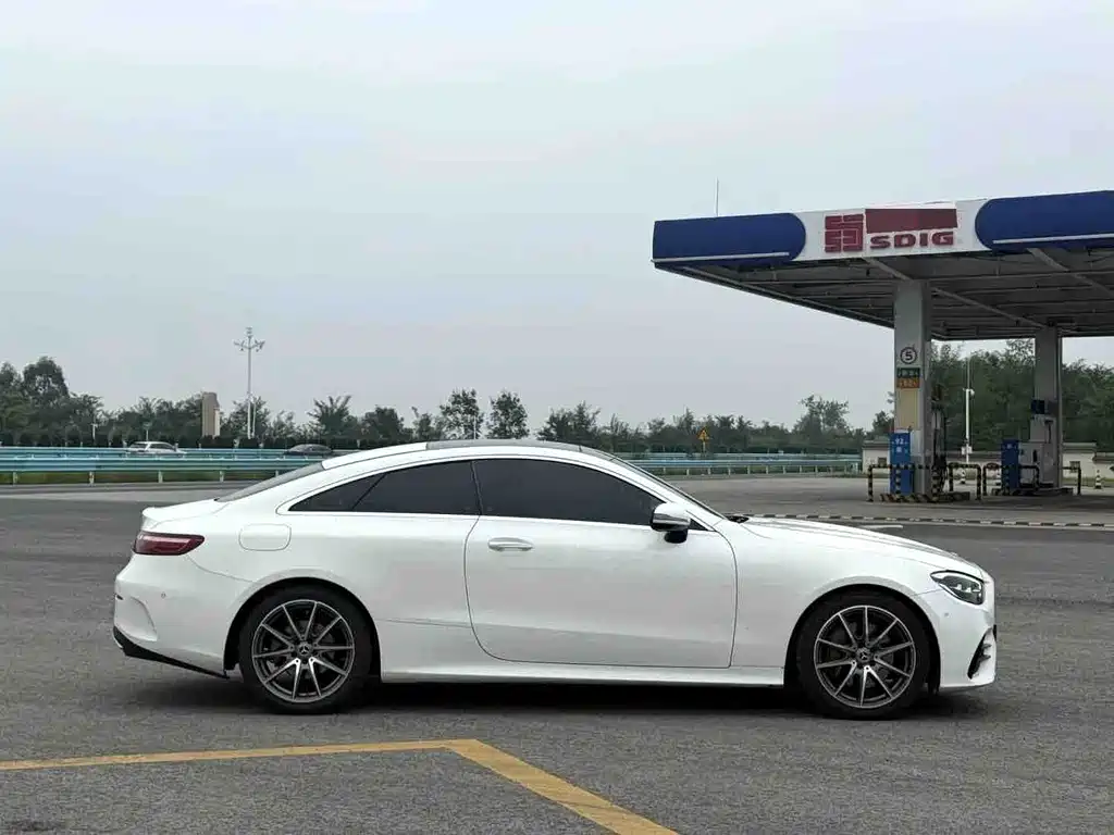 Mercedes-Benz E-Class — миниатюра 9