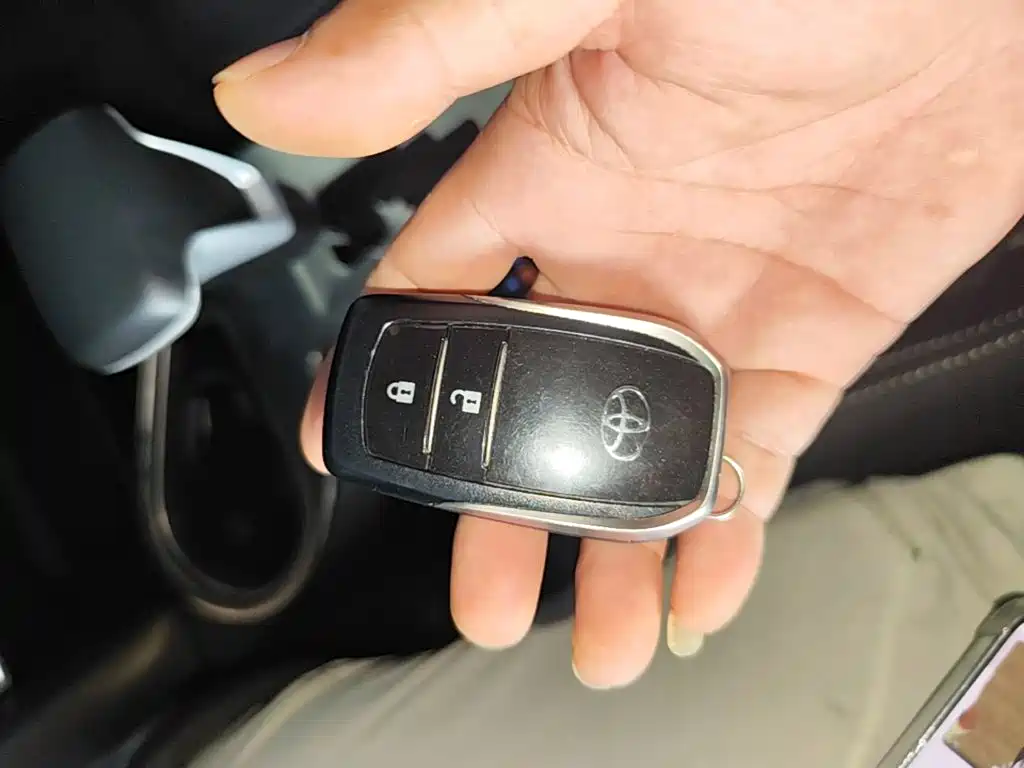 Toyota RAV4 — миниатюра 9