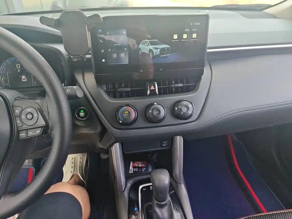 Toyota Corolla Cross — миниатюра 10