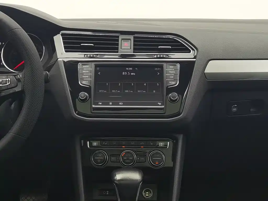 Volkswagen Tiguan L — миниатюра 12