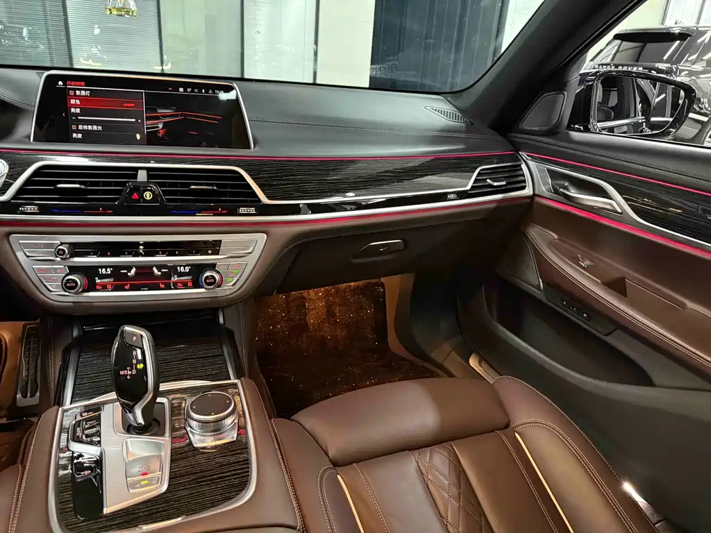 BMW 7 Series — миниатюра 18