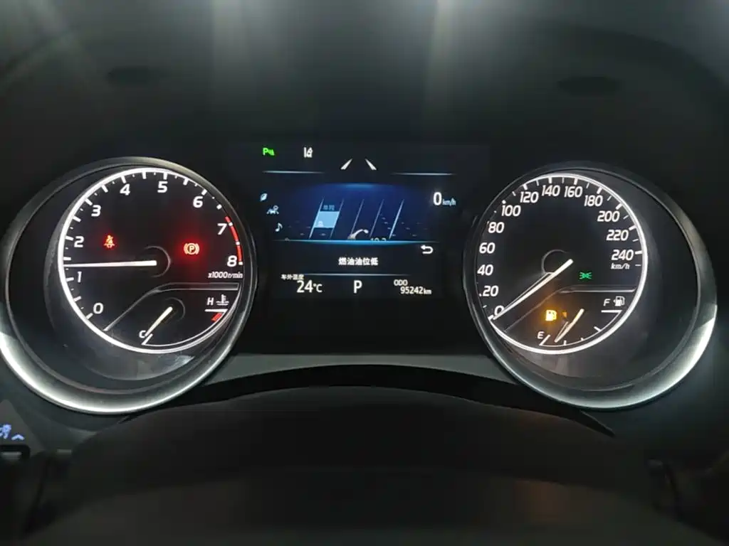 Toyota Camry — миниатюра 12