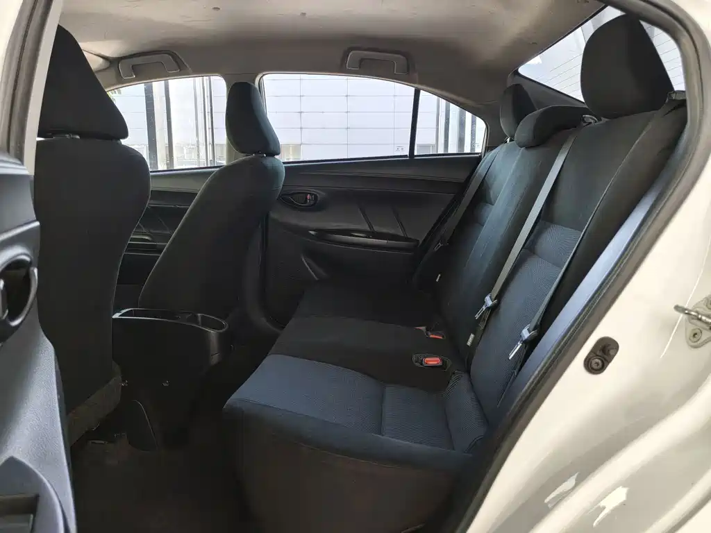 Toyota Yaris L — миниатюра 7