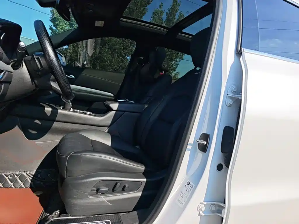 Cadillac XT4 — миниатюра 15