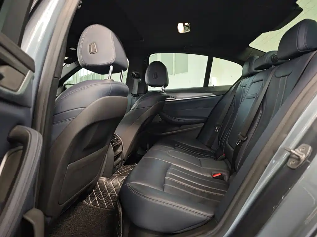 BMW 5 Series (Import) — миниатюра 11