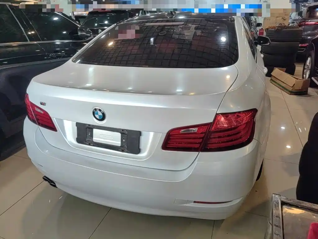 BMW 5 Series — миниатюра 7