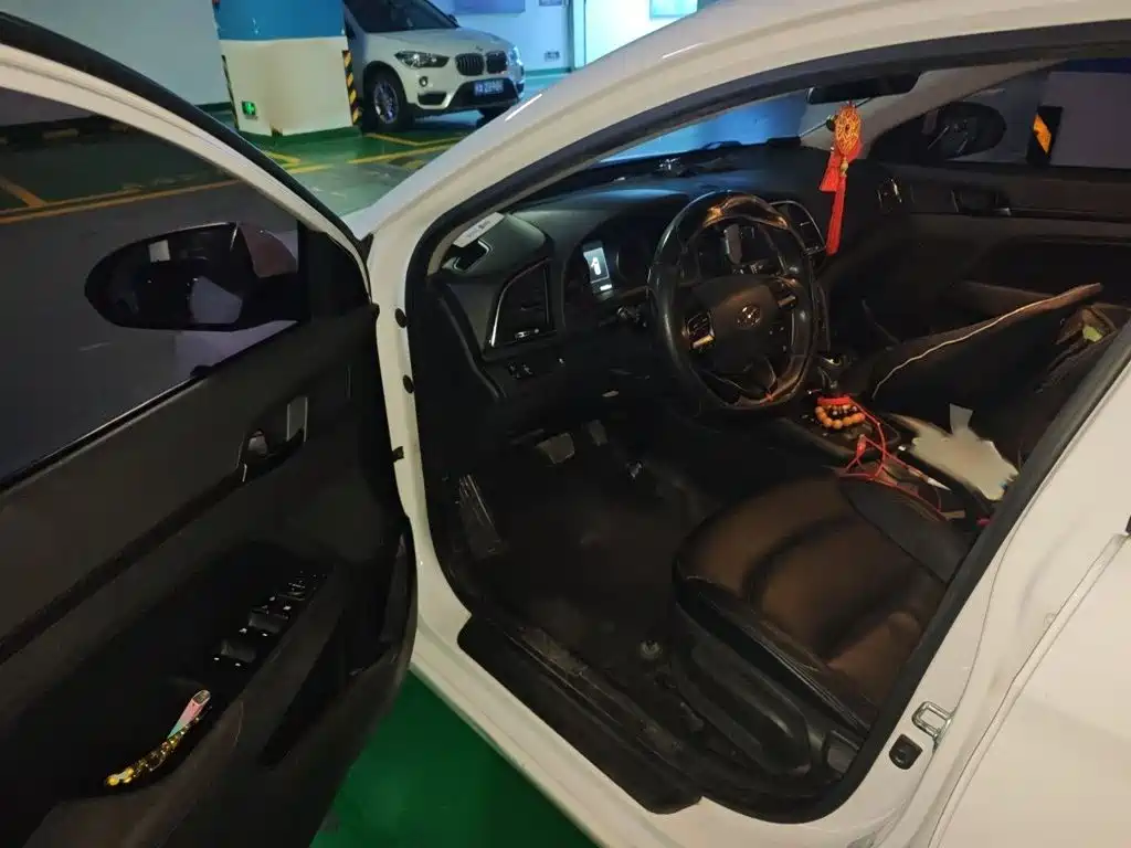 Hyundai Elantra — миниатюра 14