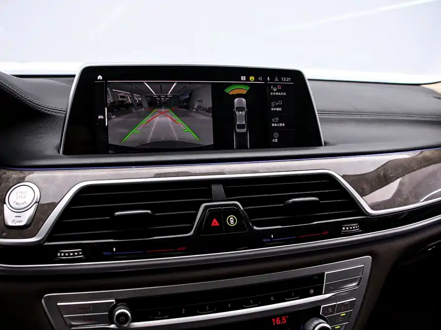 BMW 7 Series — миниатюра 8