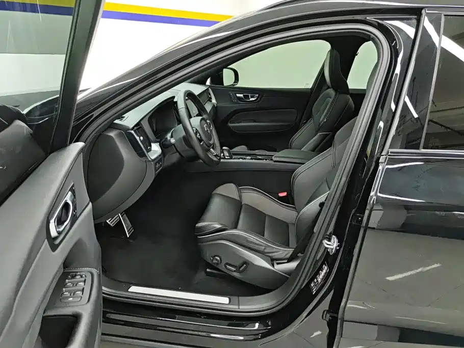 Volvo XC60 PHEV — миниатюра 9