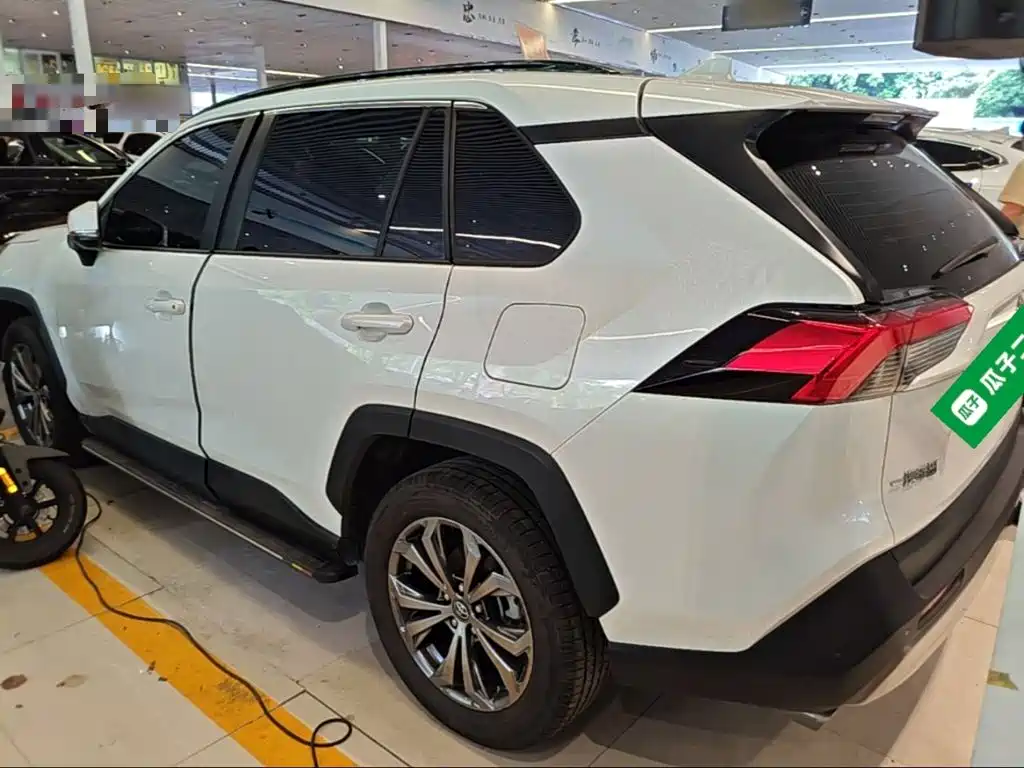 Toyota RAV4 — миниатюра 5