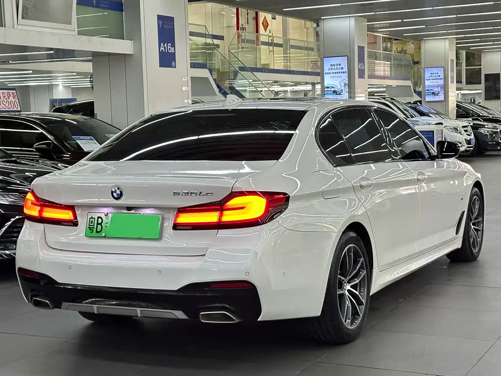 BMW 5 Series New Energy — миниатюра 17
