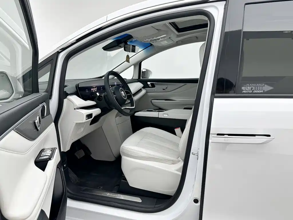 Buick GL8 Hybrid — миниатюра 9