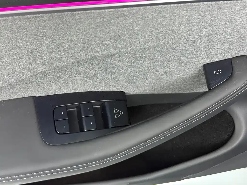 Tesla Model 3 — миниатюра 7