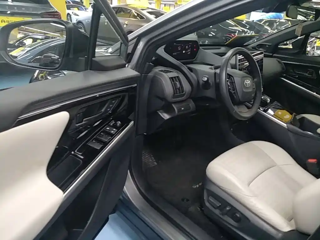 Toyota bZ4X — миниатюра 16