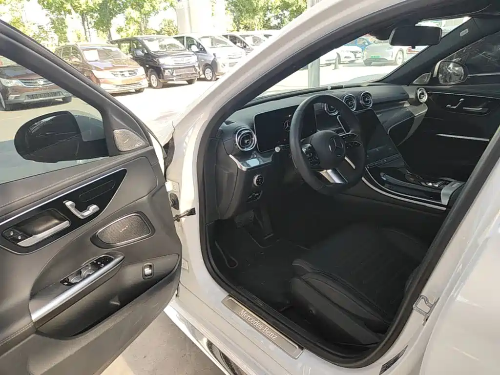 Mercedes-Benz C-Class — миниатюра 16