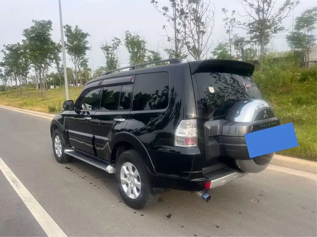 Mitsubishi Pajero (Import) — миниатюра 3