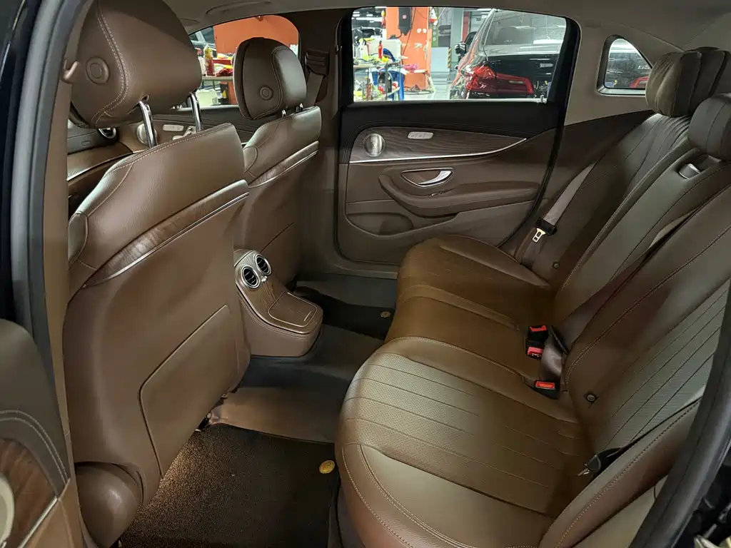 Mercedes-Benz E-Class — миниатюра 14