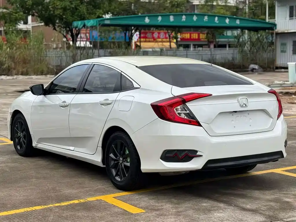 Honda Civic — миниатюра 9