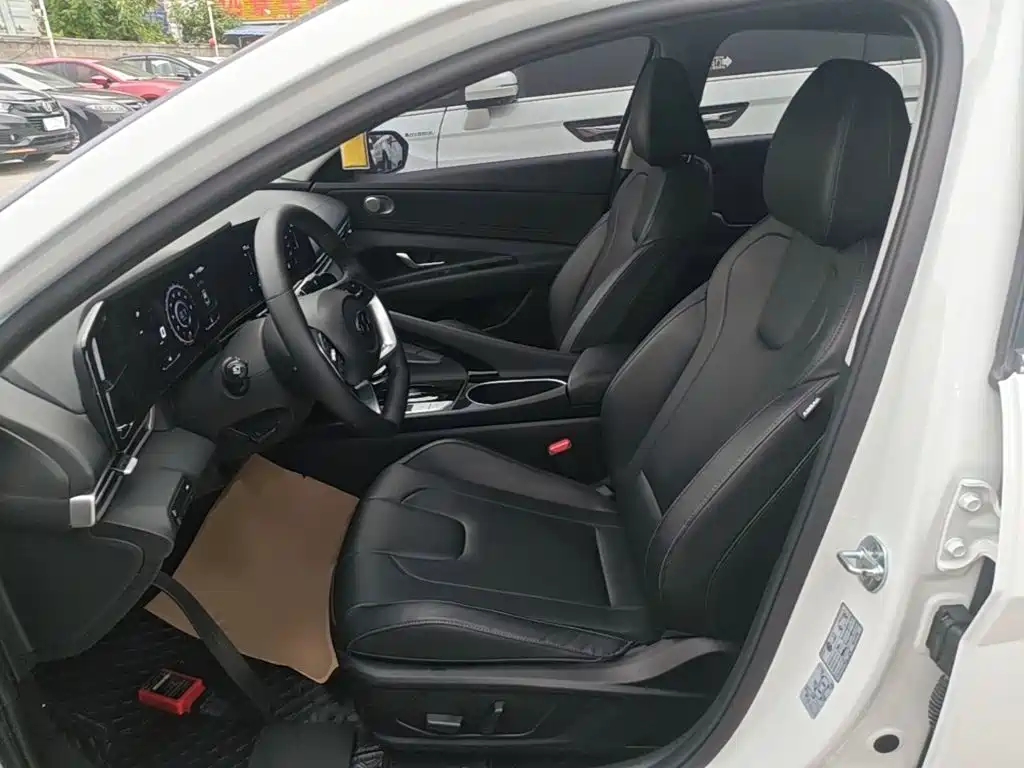 Hyundai Elantra — миниатюра 15