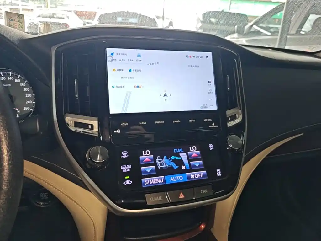 Toyota Crown — миниатюра 13