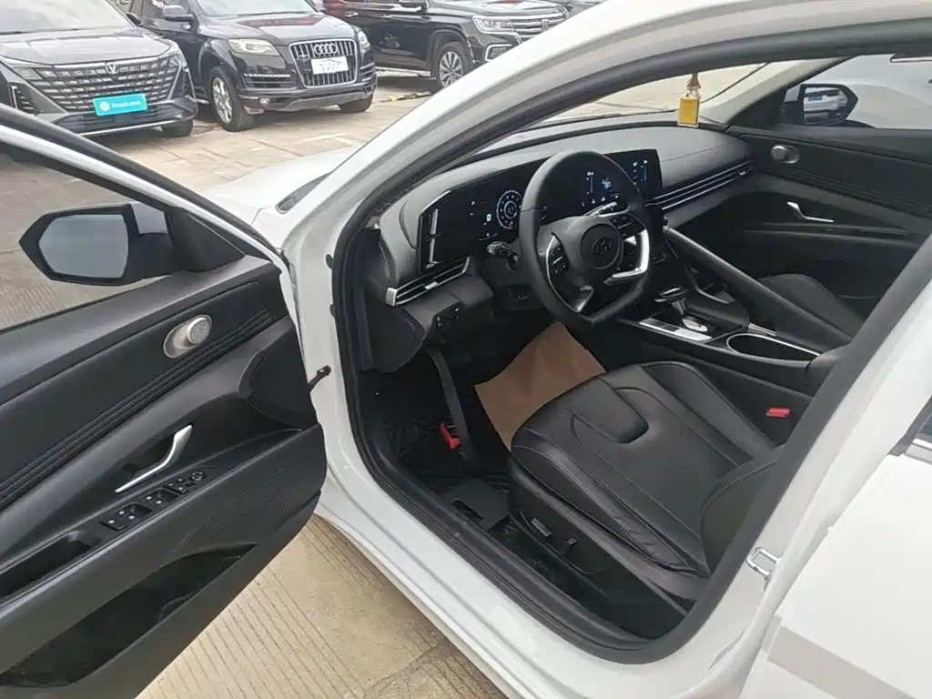 Hyundai Elantra — миниатюра 16