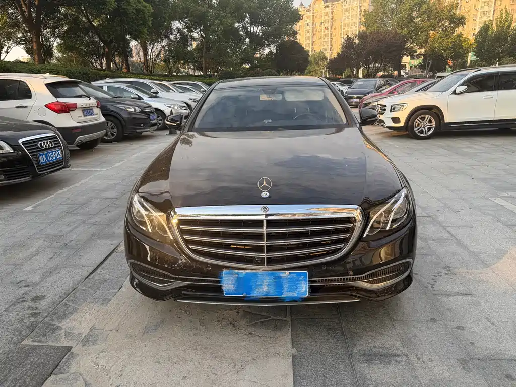 Mercedes-Benz E-Class — миниатюра 2