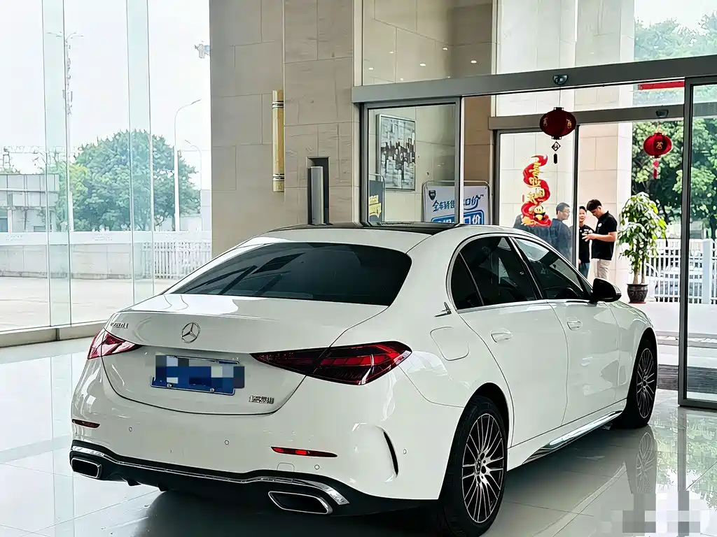 Mercedes-Benz C-Class — миниатюра 8