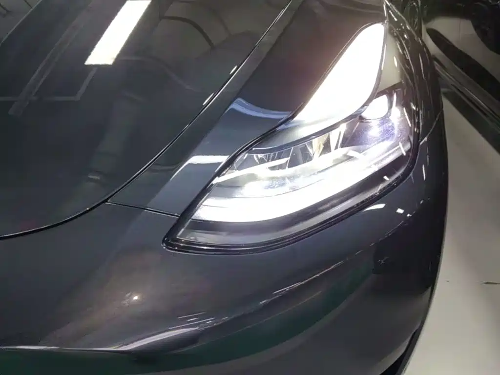 Tesla Model Y — миниатюра 24