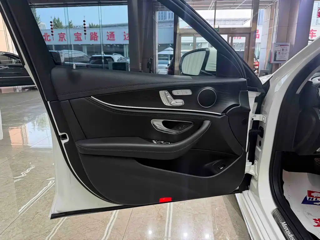 Mercedes-Benz E-Class — миниатюра 6