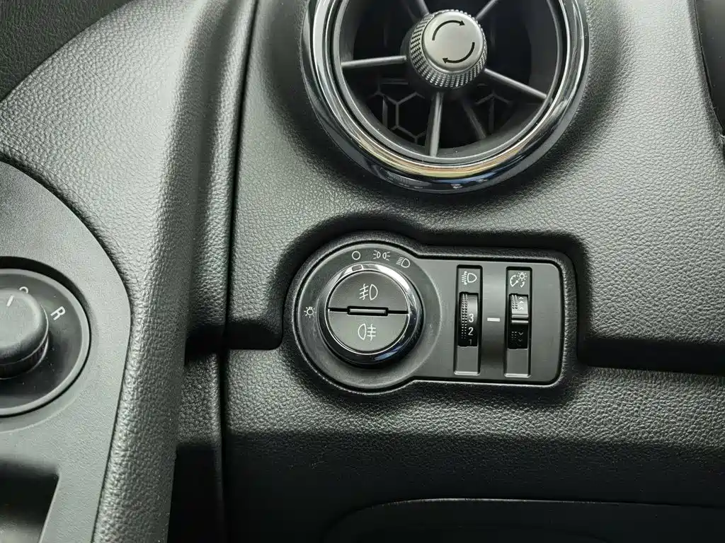 Chevrolet Trax — миниатюра 21