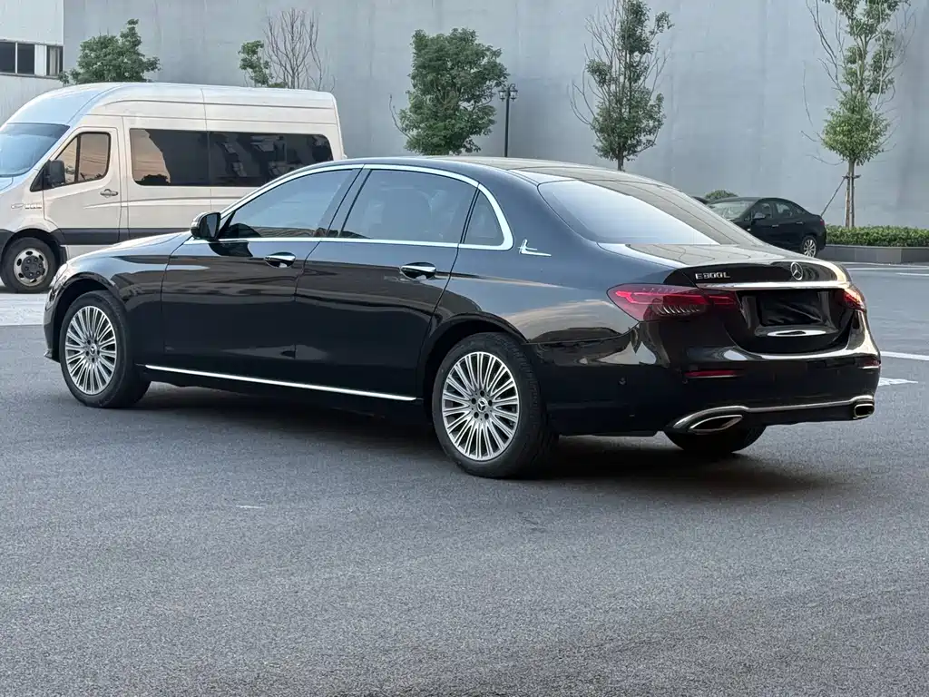 Mercedes-Benz E-Class — миниатюра 7