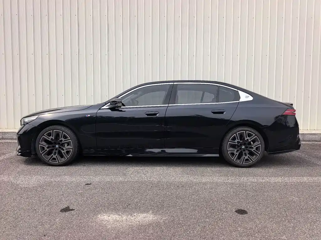 BMW 5 Series — миниатюра 4