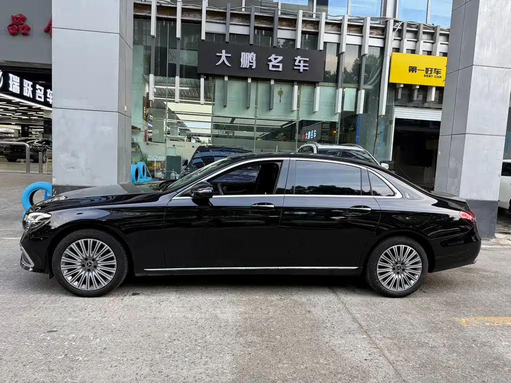 Mercedes-Benz E-Class — миниатюра 2