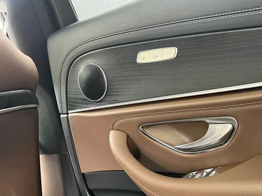Mercedes-Benz E-Class — миниатюра 13